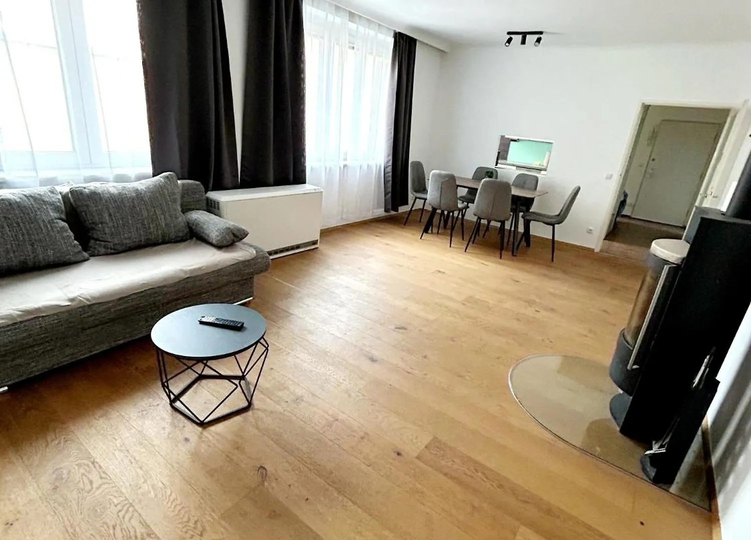 2 Rooms Apartment Near Schoenbrunn Palace Vienna Austria